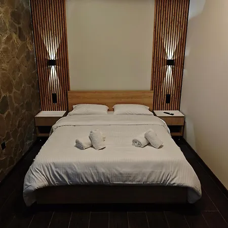 Under The Rocks Luxury Апартаменты