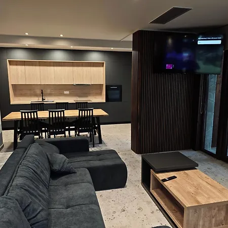 Апартаменты Under The Rocks Luxury Калампака