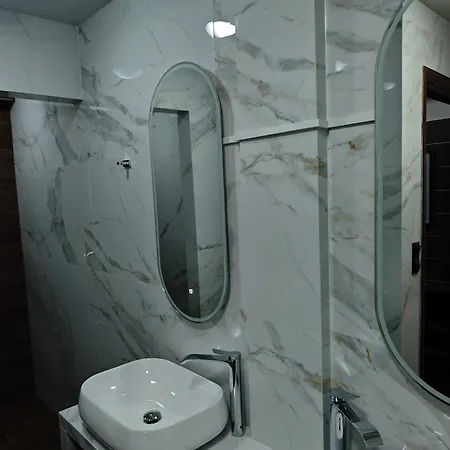 Under The Rocks Luxury