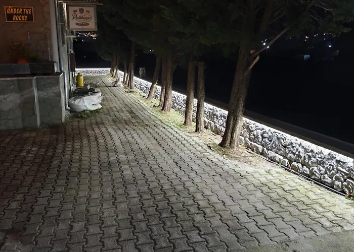 Under The Rocks Luxury *