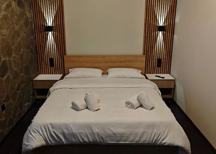 Under The Rocks Luxury Apartment