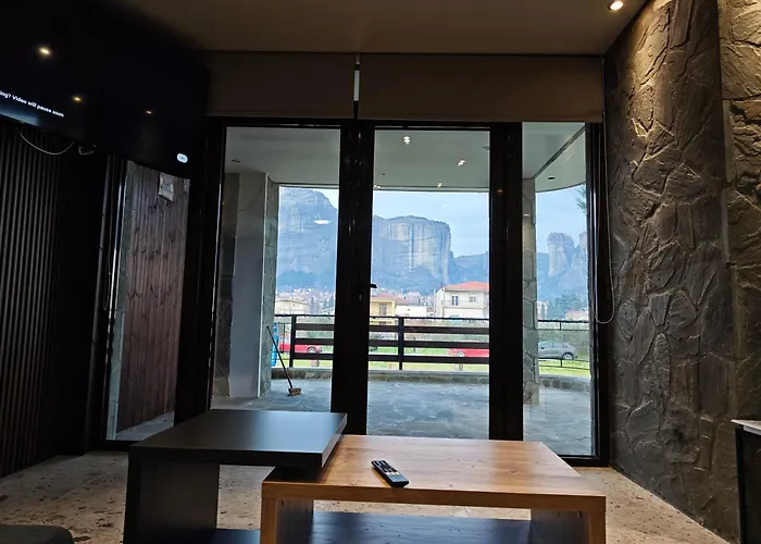 Under The Rocks Luxury Apartment