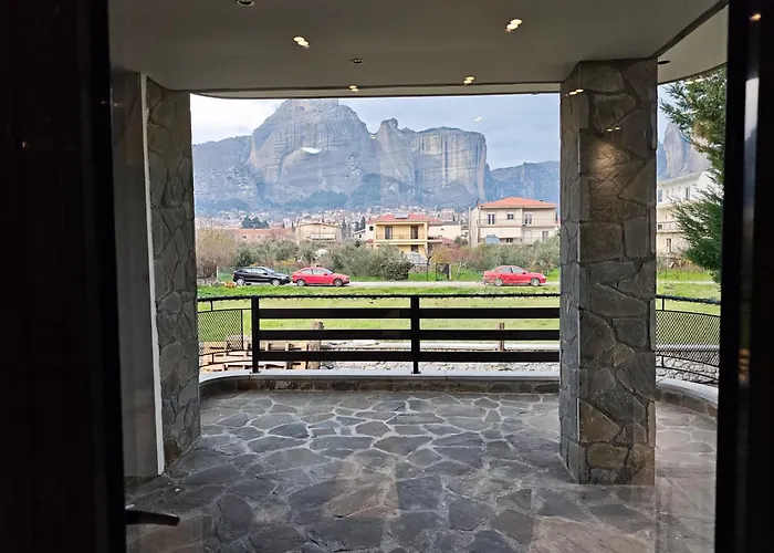 Under The Rocks Luxury Apartment